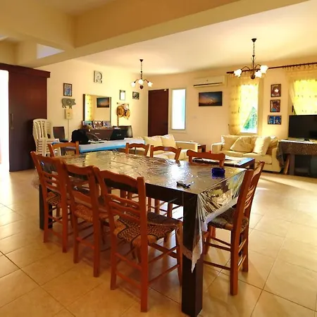 Villa Paradise With Pool